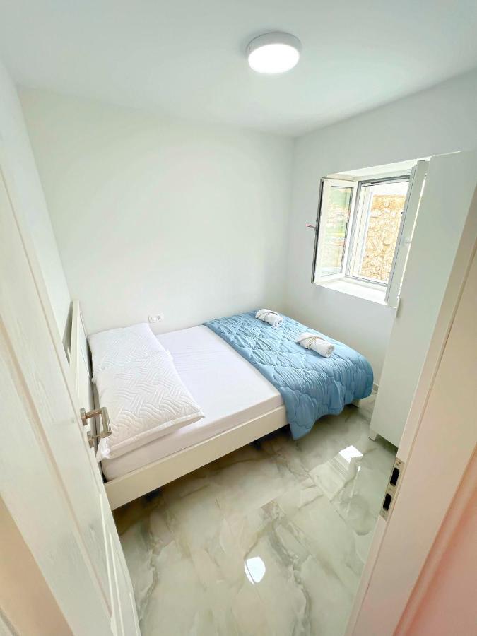 Apartman Laura Mlini Exterior foto