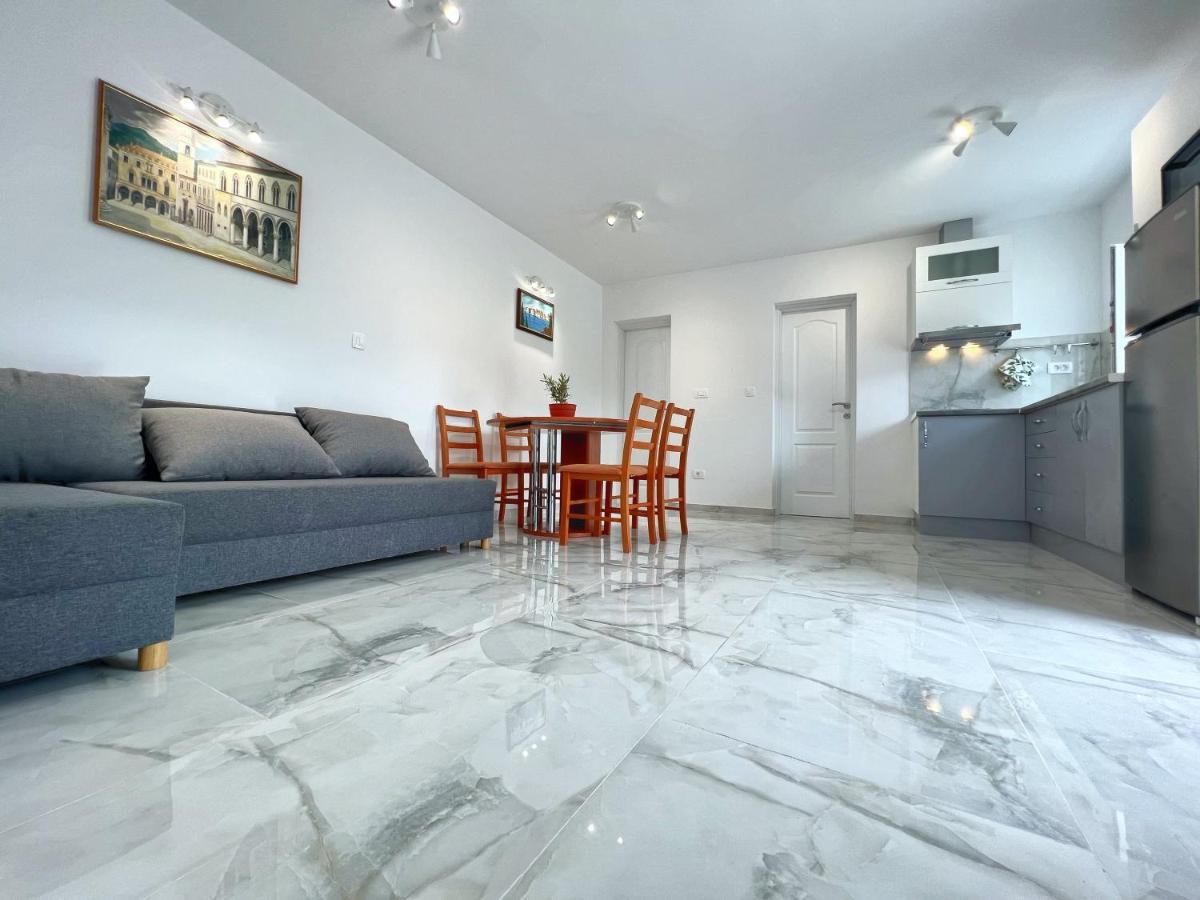Apartman Laura Mlini Exterior foto
